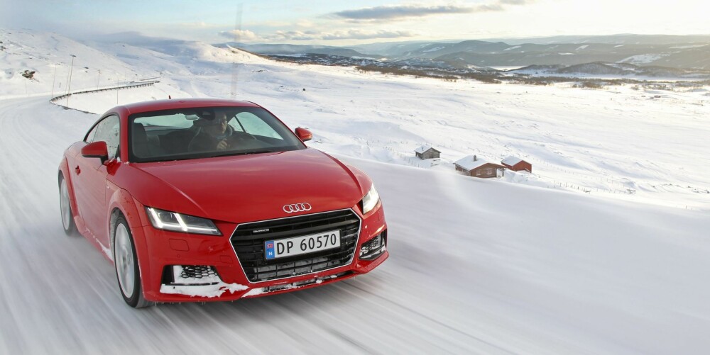 VINTERBIL: Med firehjulsdrift og fantastisk balanse, er Audi TT egentlig en perfekt vinterbil. VINTERBIL: Med firehjulsdrift og fantastisk balanse, er Audi TT egentlig en perfekt vinterbil.