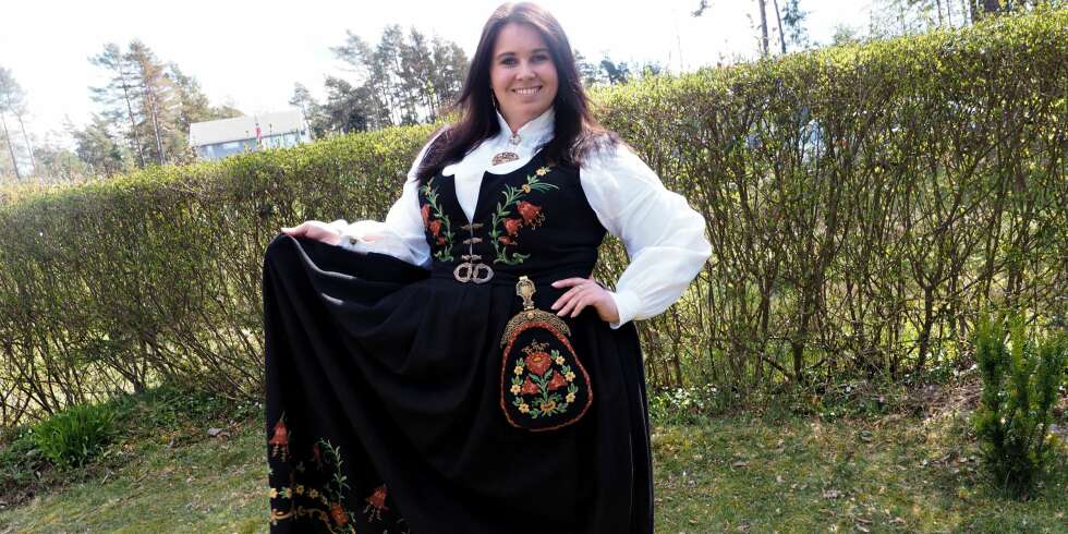 UNNGÅ GNAGSÅR: Enten du skal bruke bunad, kjole eller skjørt på 17. mai bør du få med deg hvordan du kan unngå å få gnagsår. UNNGÅ GNAGSÅR: Enten du skal bruke bunad, kjole eller skjørt på 17. mai bør du få med deg hvordan du kan unngå å få gnagsår.