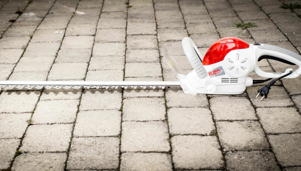 TEST AV ELEKTRISKE HEKKSAKSER: IKRA FlexoTrim HS 1516 D. TEST AV ELEKTRISKE HEKKSAKSER: IKRA FlexoTrim HS 1516 D.