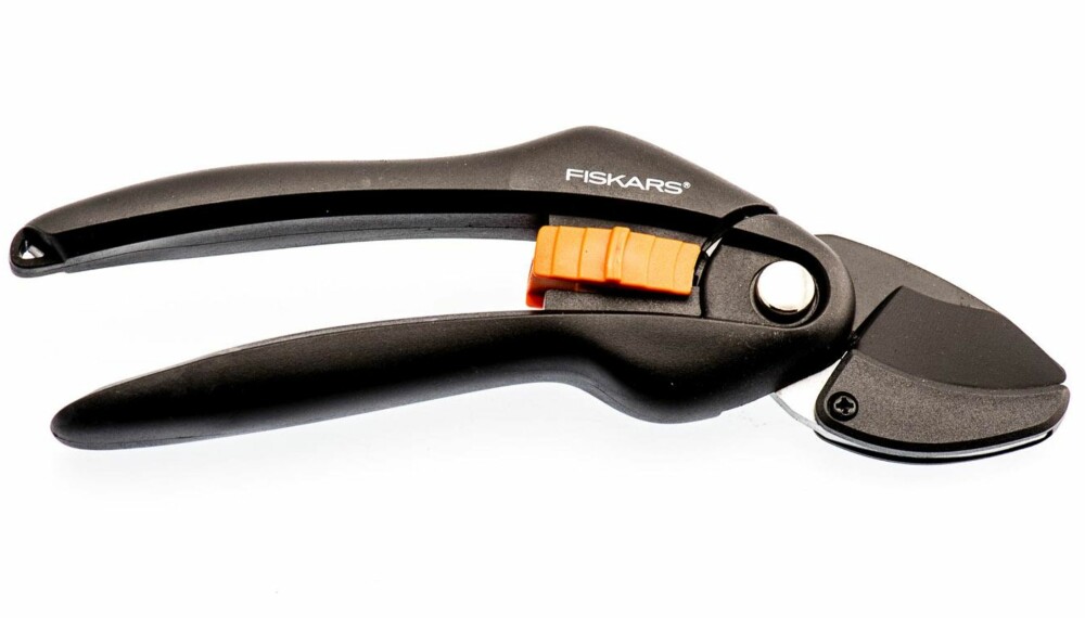 TEST AV BESKJÆRINGSSAKSER: Fiskars SingleStep P25 TEST AV BESKJÆRINGSSAKSER: Fiskars SingleStep P25