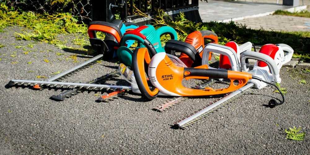 TEST AV ELEKTRISKE HEKKSAKSER: Vi fikk to gartnere til å teste 6 forskjellige elektriske hekksakser i den minste og billigste kategorien. TEST AV ELEKTRISKE HEKKSAKSER: Vi fikk to gartnere til å teste 6 forskjellige elektriske hekksakser i den minste og billigste kategorien.