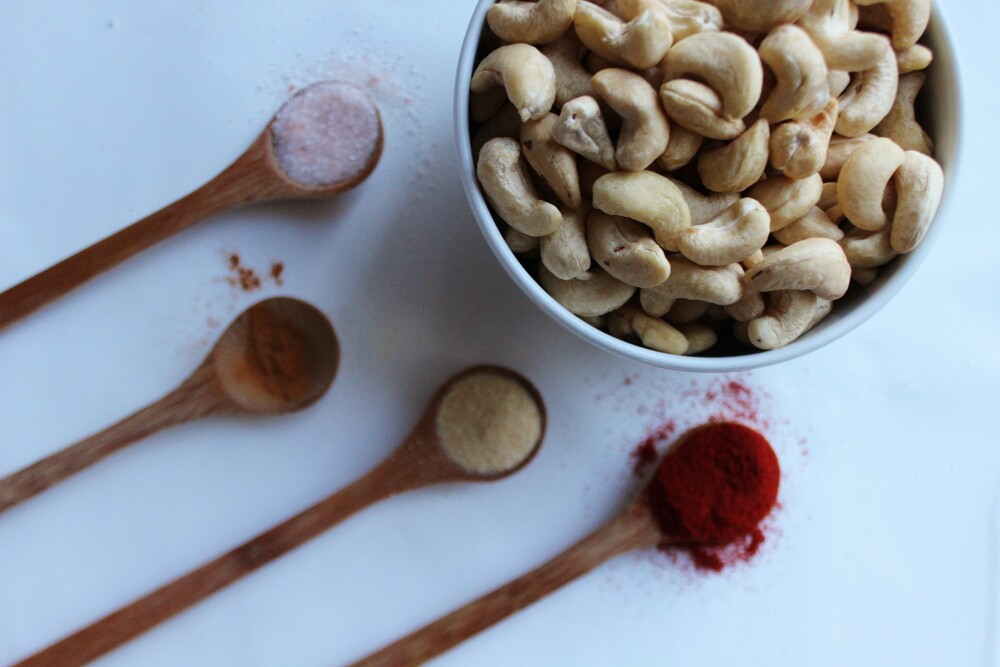 SUNN SNACKS: Cashewnøtter er som alle andre nøtter rike på sunt fett, men er den nøtten som inneholder minst fett. SUNN SNACKS: Cashewnøtter er som alle andre nøtter rike på sunt fett, men er den nøtten som inneholder minst fett.