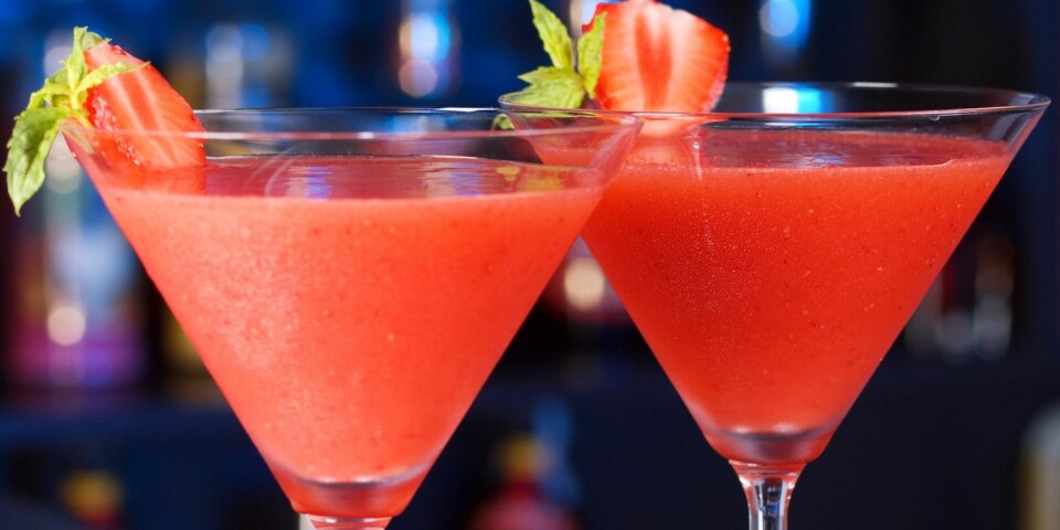 SOMMERLIG: Bygg ut en vanlig daiquiri med jordbær og knust is, og du har en perfekt sommerdrink. Foto: Colourbox. SOMMERLIG: Bygg ut en vanlig daiquiri med jordbær og knust is, og du har en perfekt sommerdrink. Foto: Colourbox.