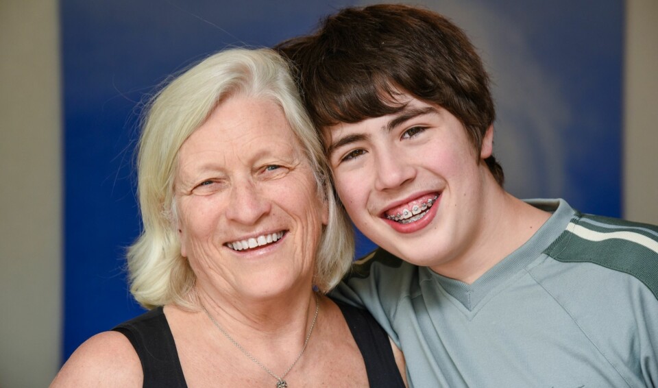 NÆRT OG GODT FORHOLD: Tom synes det er helt greit å ha en mamma på 73 år og forteller at han og moren Turid kan snakke sammen om nærmest alt. FOTO: Siri Walen Simensen. NÆRT OG GODT FORHOLD: Tom synes det er helt greit å ha en mamma på 73 år og forteller at han og moren Turid kan snakke sammen om nærmest alt. FOTO: Siri Walen Simensen.