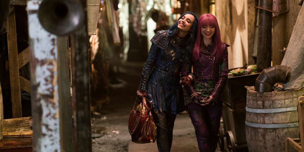 FASHIONISTAS: Sofia Carson og Dove Cameron har blitt både gode venner og store moteikoner etter å ha vært med i Descendants. FOTO: Disney FASHIONISTAS: Sofia Carson og Dove Cameron har blitt både gode venner og store moteikoner etter å ha vært med i Descendants. FOTO: Disney