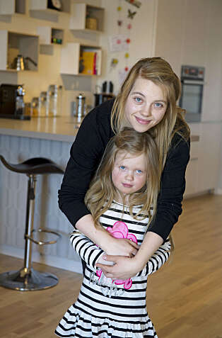 MOR OG DATTER: Lill Iren fant mye trøst i datteren Jenny da hun var syk. Men hun slet også med at hun følte at hun ikke strakk til som mamma. FOTO: Ingun A. Mæhlum. MOR OG DATTER: Lill Iren fant mye trøst i datteren Jenny da hun var syk. Men hun slet også med at hun følte at hun ikke strakk til som mamma. FOTO: Ingun A. Mæhlum.