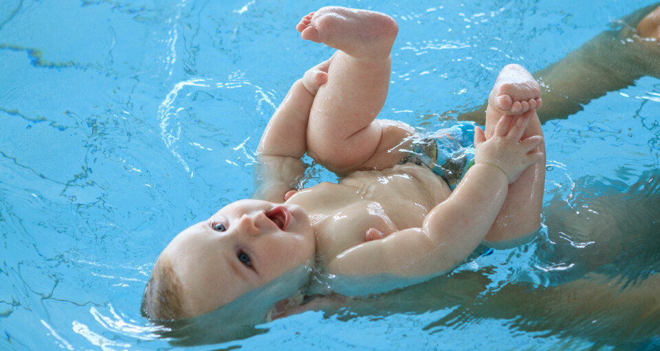 BABYSVØMMING: Å ta med babyen på babysvømming er terapi for både forelder og barn, og kan være ordentlig kvalitetstid. FOTO: Getty Images. BABYSVØMMING: Å ta med babyen på babysvømming er terapi for både forelder og barn, og kan være ordentlig kvalitetstid. FOTO: Getty Images.