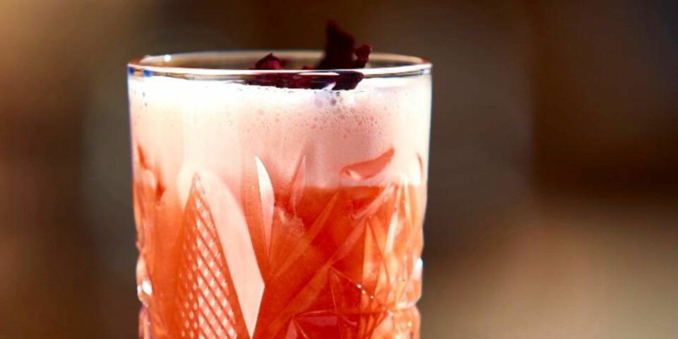 SPENNENDE: En lang ingrediensliste gir Singapore Sling en kompleks og spennende smak. FOTO: Colourbox. SPENNENDE: En lang ingrediensliste gir Singapore Sling en kompleks og spennende smak. FOTO: Colourbox.