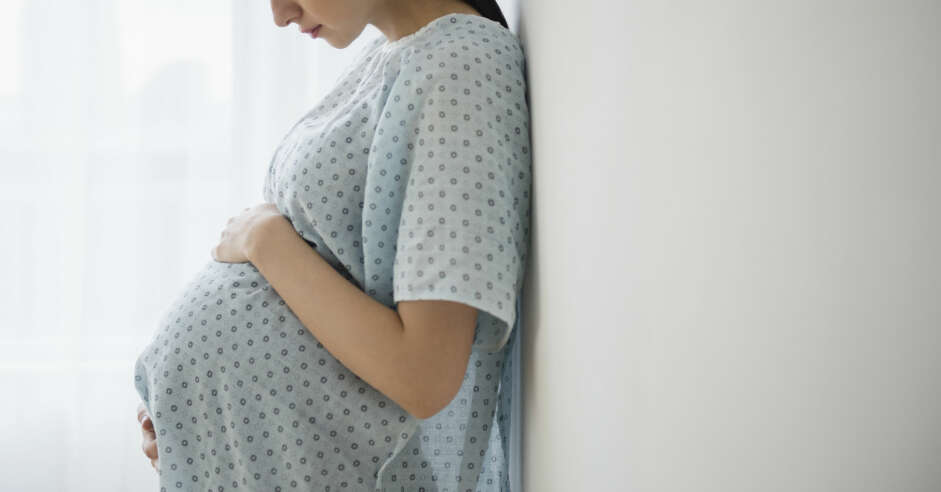 UNG OG GRAVID: Å bli gravid som 13-åring er ikke veldig gunstig, men å få barn i tidlig 20-årene er ingen utfordring for kroppen. FOTO: Getty Images. UNG OG GRAVID: Å bli gravid som 13-åring er ikke veldig gunstig, men å få barn i tidlig 20-årene er ingen utfordring for kroppen. FOTO: Getty Images.