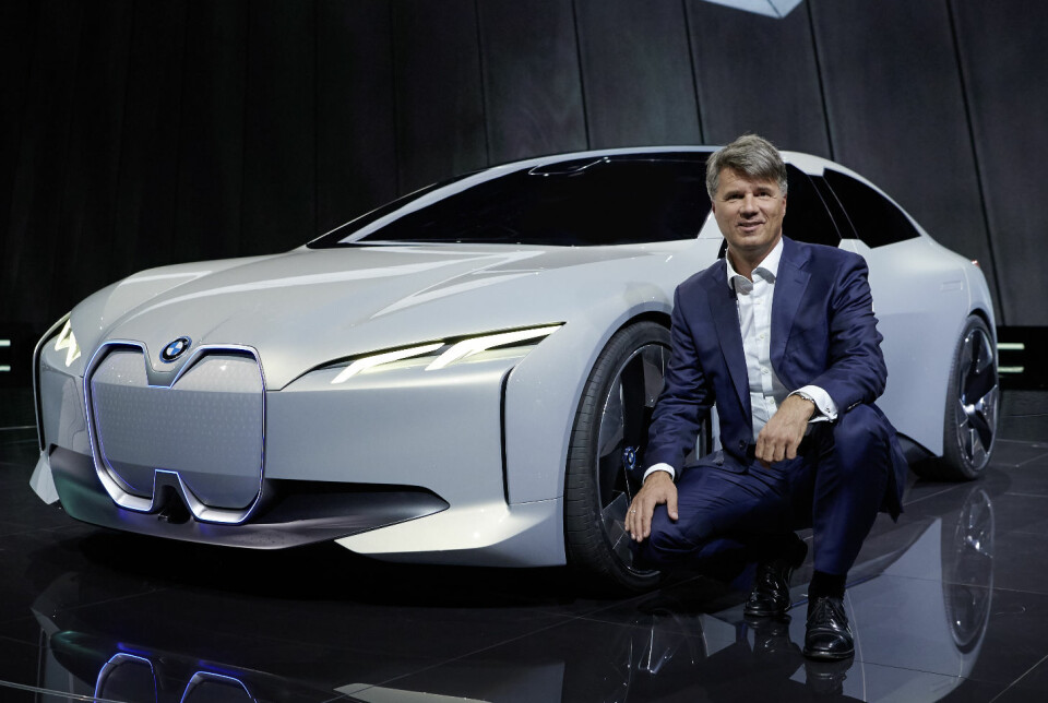 BILUTSTILLING I FRANKFURT: BMW i Vision Dynamics og Harald Krüger, styreleder i BMW AG. BILUTSTILLING I FRANKFURT: BMW i Vision Dynamics og Harald Krüger, styreleder i BMW AG.