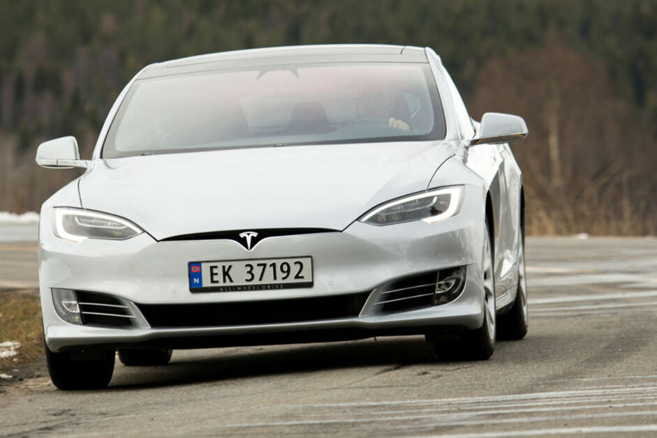 RIMELIGST: Model S 75 koster minst av Teslaene, men overbeviser. (FOTO: Terje Bjørnsen) RIMELIGST: Model S 75 koster minst av Teslaene, men overbeviser. (FOTO: Terje Bjørnsen)