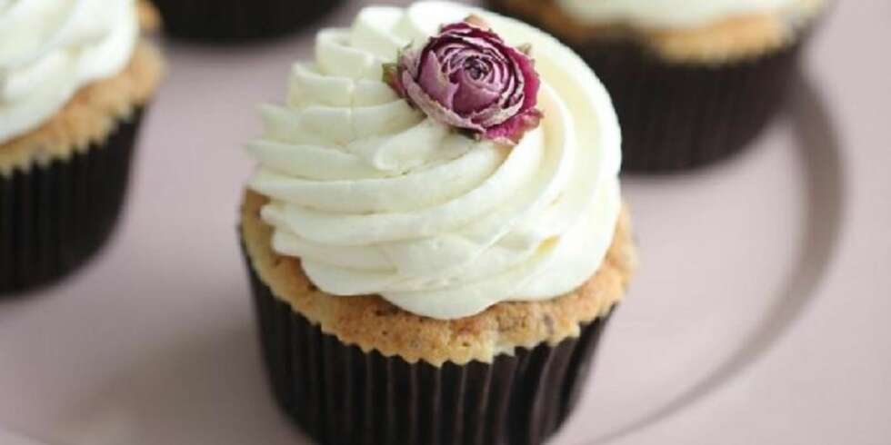 GLUTENFRIE MUFFINS OG CUPCAKES: Glutenfrie banancupcakes med karamellfyll. Heldigvis kan du bake muffins og cupcakes selv om du reagerer på gluten. Foto: Manuela Kjeilen GLUTENFRIE MUFFINS OG CUPCAKES: Glutenfrie banancupcakes med karamellfyll. Heldigvis kan du bake muffins og cupcakes selv om du reagerer på gluten. Foto: Manuela Kjeilen