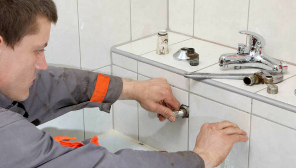 KLAGE PÅ HÅNDVERKER: Hvis du har en detaljert kontrakt med håndverkeren er det myemindre sjanse for at dere vil bli uenige om hva oppdraget skulle koste og hva slags arbeid som skulle bli gjort. Foto: Thinkstockphotos KLAGE PÅ HÅNDVERKER: Hvis du har en detaljert kontrakt med håndverkeren er det myemindre sjanse for at dere vil bli uenige om hva oppdraget skulle koste og hva slags arbeid som skulle bli gjort. Foto: Thinkstockphotos