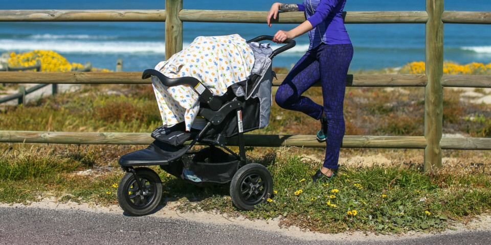 DEKKE TIL BARNEVOGN: Generelt bør ikke vognen stå i solsteken; for selv uten å være dekket til (men med solen bakfra) vil det bli varmere inni vognen. ILLUASTRASJONSFOTO: Getty Images DEKKE TIL BARNEVOGN: Generelt bør ikke vognen stå i solsteken; for selv uten å være dekket til (men med solen bakfra) vil det bli varmere inni vognen. ILLUASTRASJONSFOTO: Getty Images