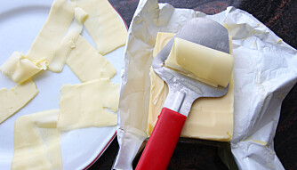 Tips! I denne oppskriften skal smør og sukker røres lyst og luftig. Da er det viktig å bruke romtemperert smør eller margarin. For å få kjøleskapskaldt smør raskt mykt, kan du skjære det i tynne skiver (bruk legge det utover en tallerken. Tips! I denne oppskriften skal smør og sukker røres lyst og luftig. Da er det viktig å bruke romtemperert smør eller margarin. For å få kjøleskapskaldt smør raskt mykt, kan du skjære det i tynne skiver (bruk legge det utover en tallerken.