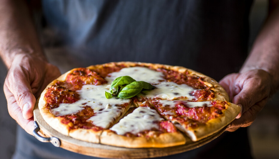 PERFEKT PIZZABUNN:Slik lager du perfekt pizzabunn. PERFEKT PIZZABUNN:Slik lager du perfekt pizzabunn.