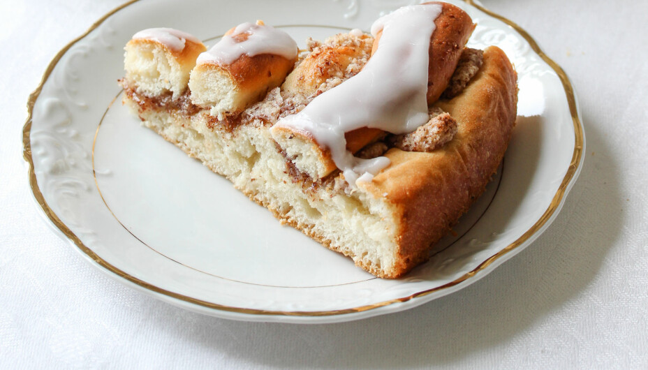 Har du lyst på noe godt til kaffen, kan du bake denne smakfulle hvetekaken. Har du lyst på noe godt til kaffen, kan du bake denne smakfulle hvetekaken.