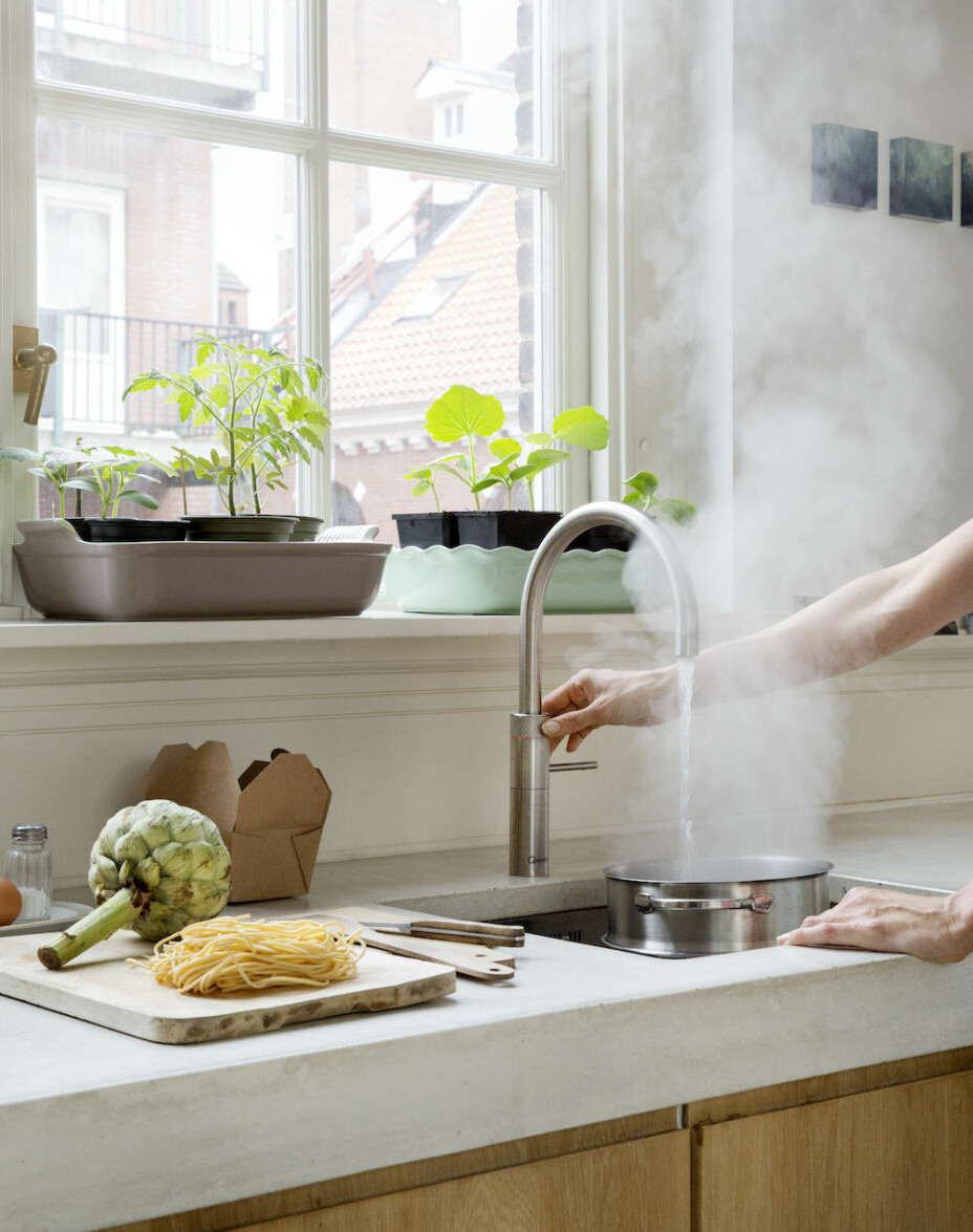 PREMIE: Med Quooker Fusion i krom kan du få kokende vann rett fra kranen. Premien har en verdi av kr 14 500, og vi trekker ut én heldig vinner. PREMIE: Med Quooker Fusion i krom kan du få kokende vann rett fra kranen. Premien har en verdi av kr 14 500, og vi trekker ut én heldig vinner.