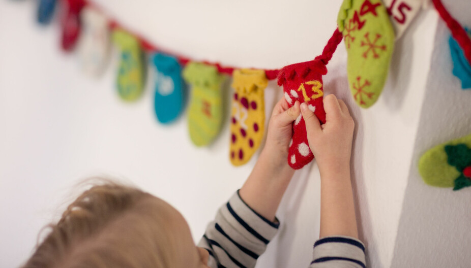 JULEKALENDER: Forventningene er store hver gang adventstiden nærmer seg og barna skal åpne pakkene i julekalenderen. Slik sørger du for at barna ikke blir skuffet og samtidig holder et lavt budsjett. JULEKALENDER: Forventningene er store hver gang adventstiden nærmer seg og barna skal åpne pakkene i julekalenderen. Slik sørger du for at barna ikke blir skuffet og samtidig holder et lavt budsjett.