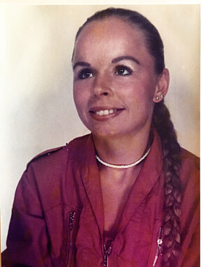 GLEDESSPREDER: Eirin Vibeke var tre år eldre enn Rita, Hun var en gledespreder. Alltid blid og positiv. En støtte og et forbilde for søsteren Rita.
Hun hadde alltid langt hår som var flettet når hun var på jobb. GLEDESSPREDER: Eirin Vibeke var tre år eldre enn Rita, Hun var en gledespreder. Alltid blid og positiv. En støtte og et forbilde for søsteren Rita.
Hun hadde alltid langt hår som var flettet når hun var på jobb.