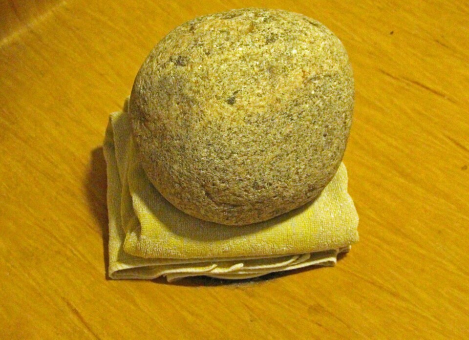 SLUK OG FLOM: En måte å begrense vanninntrengingen på, er å plassere et tøystykke med en tung gjenstand, som et håndkle, over sluket.