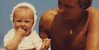 BRA MANN: Pappaen til Ane Barmen var ein av dei fyrste i heimbygda som gjorde tradisjonelle «mammaoppgåver», som å fylgje barn til legekontroll. Her er Ane og pappaen sommaren 1985.