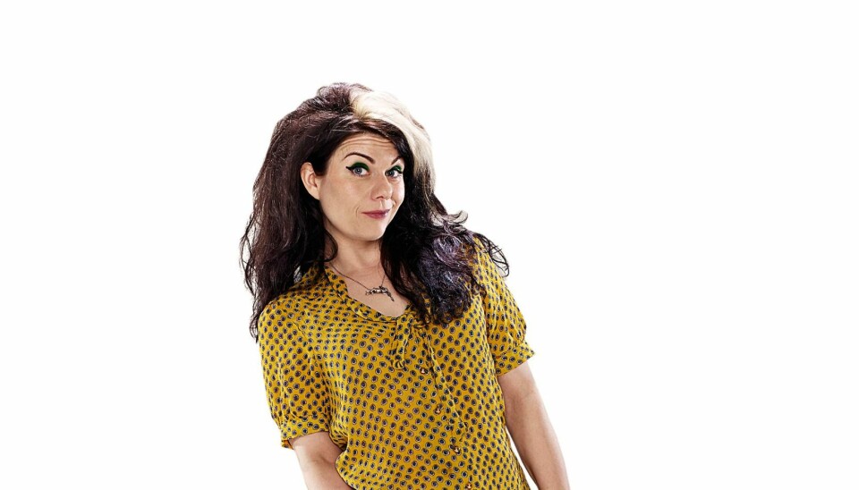 FOBERED DEG PÅ BANK: Å stjele søsterens strømpebukser kan vekke udyret til live.