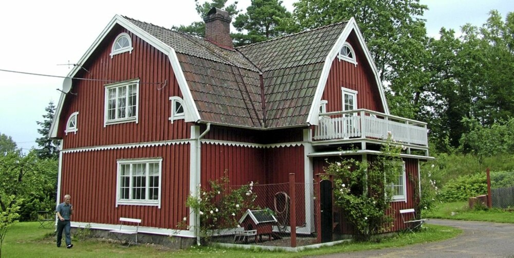 Denne hytta i Fröslida i Torup er på 140 kvadratmeter, har fem rom og selges for en drøy million.