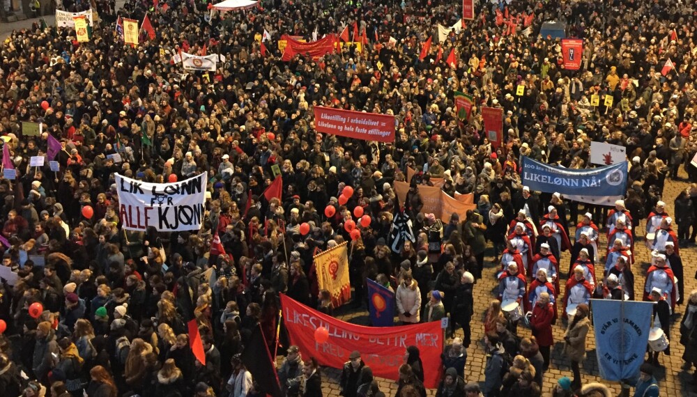KVINNEDAGEN LEVER FREMDELES: Oppmøtet på Youngstorget i Oslo tyder i alle fall på at det fremdeles er et behov i 2016. KVINNEDAGEN LEVER FREMDELES: Oppmøtet på Youngstorget i Oslo tyder i alle fall på at det fremdeles er et behov i 2016.