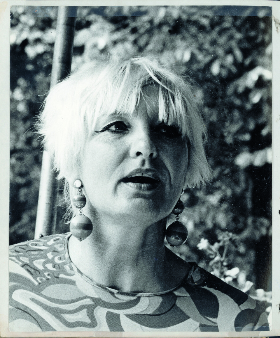 STILIG: Det hendte at Sossen Krohg ble nektet servering på grunn av sin dramatiske sminke.