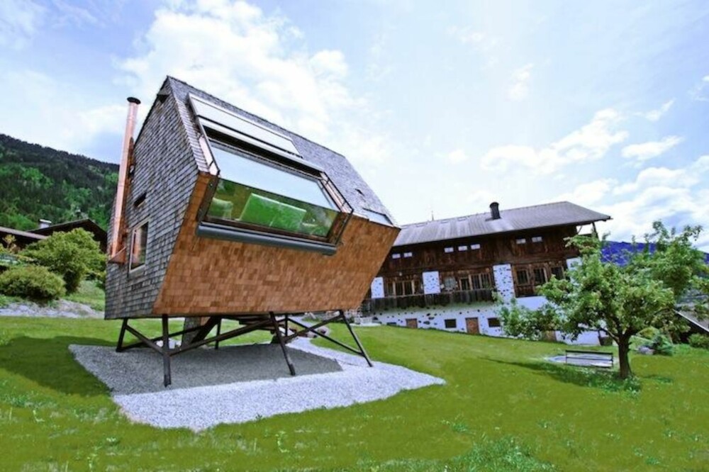 ØSTERRIKE: Like utenfor Wien ligger denne lille hytta - som faktisk er til utleie. FOTO: Ufogel.at/