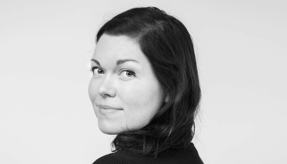 SØTE STING: Kristin er en av damene som fornyer broderiet med å tilføre helt nye budskap til de tradisjonelle korsstingene.