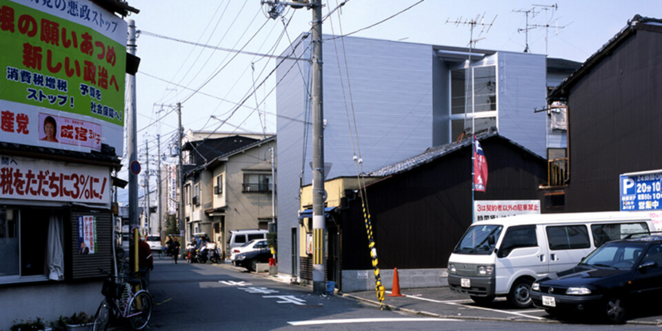 MIDT I STORBYEN: På en liten tomt i Kyoto fikk arkitektene utfordringen med å skape et romslig hjem.