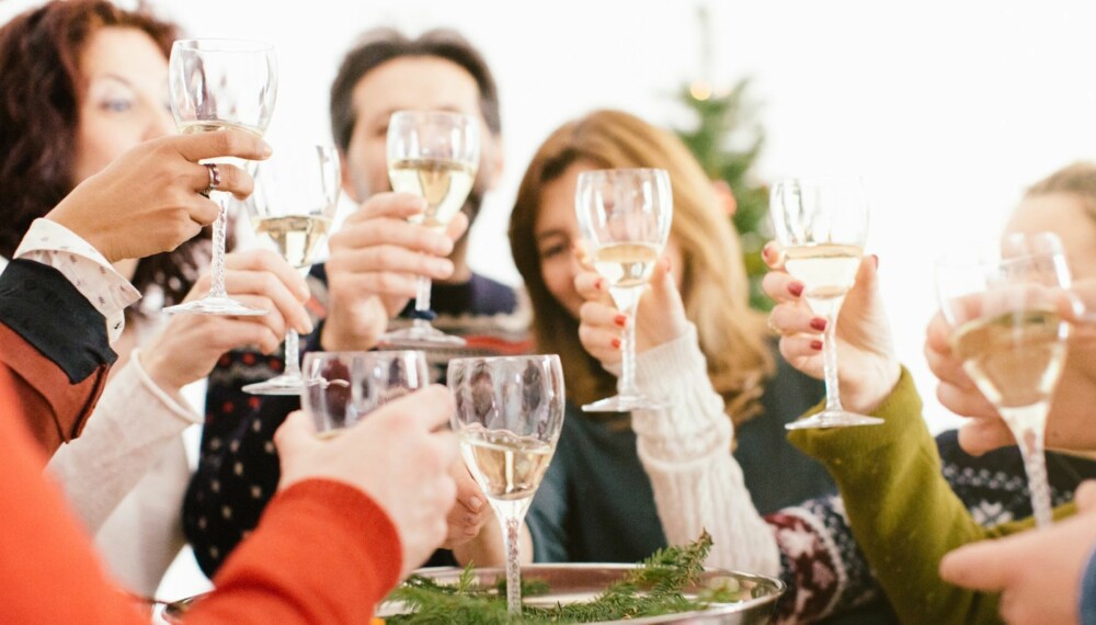 VIN: Alkohol kan både lage ekstra god stemning til juleselskapet, og ekstra dårlig stemning. Hvis det er noen i familien som har det med å drikke så mye at det blir utrivelig, så bør du ta forhåndsregler.