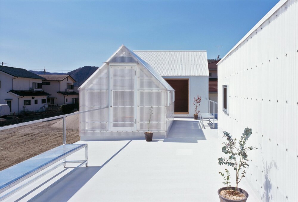 BEVISST: Husene er plassert slik at uteplassen har både solfylte og skyggelagte områder.