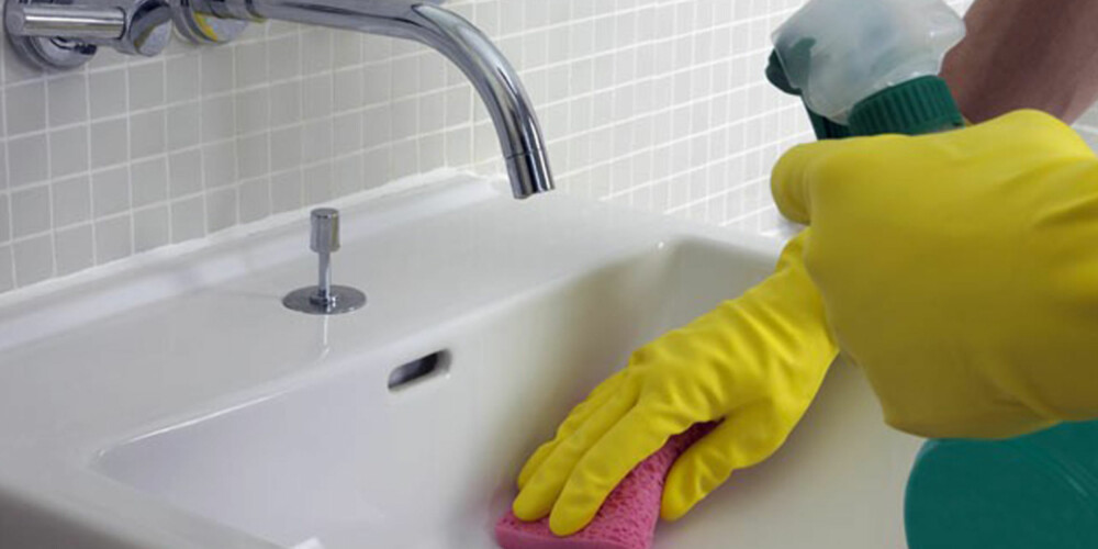 SKRUBB: På hotellbad vaskes det hver dag. Heller ofte og lite enn sjeldent og mye råder ekspertene.