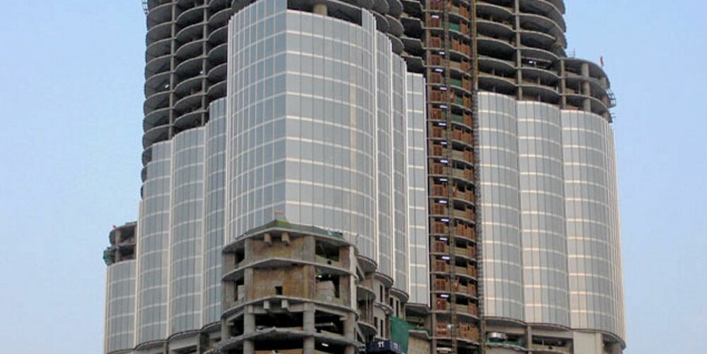 UNDER KONSTRUKSJON: Bygget er ikke ferdig, men har allerde passert det som nå er verdens høyeste bygning.