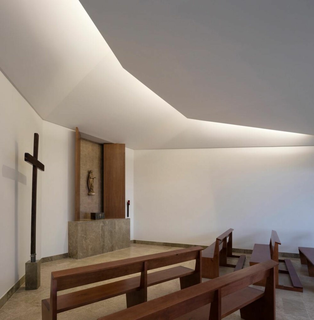 DÅPSLITURGI: Kirken har tre kirkerom. Dette er rommet for dåpsliturgien. (FOTO: Miguel de Guzmán)