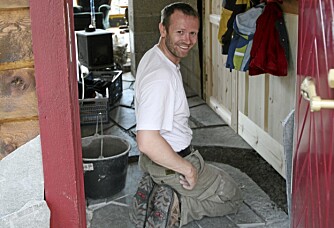 Hytteeier Arne Olav Bryne er glad ingen kom til skade da gassvannvarmeren hans ble sprengt i fillebiter på hytta.