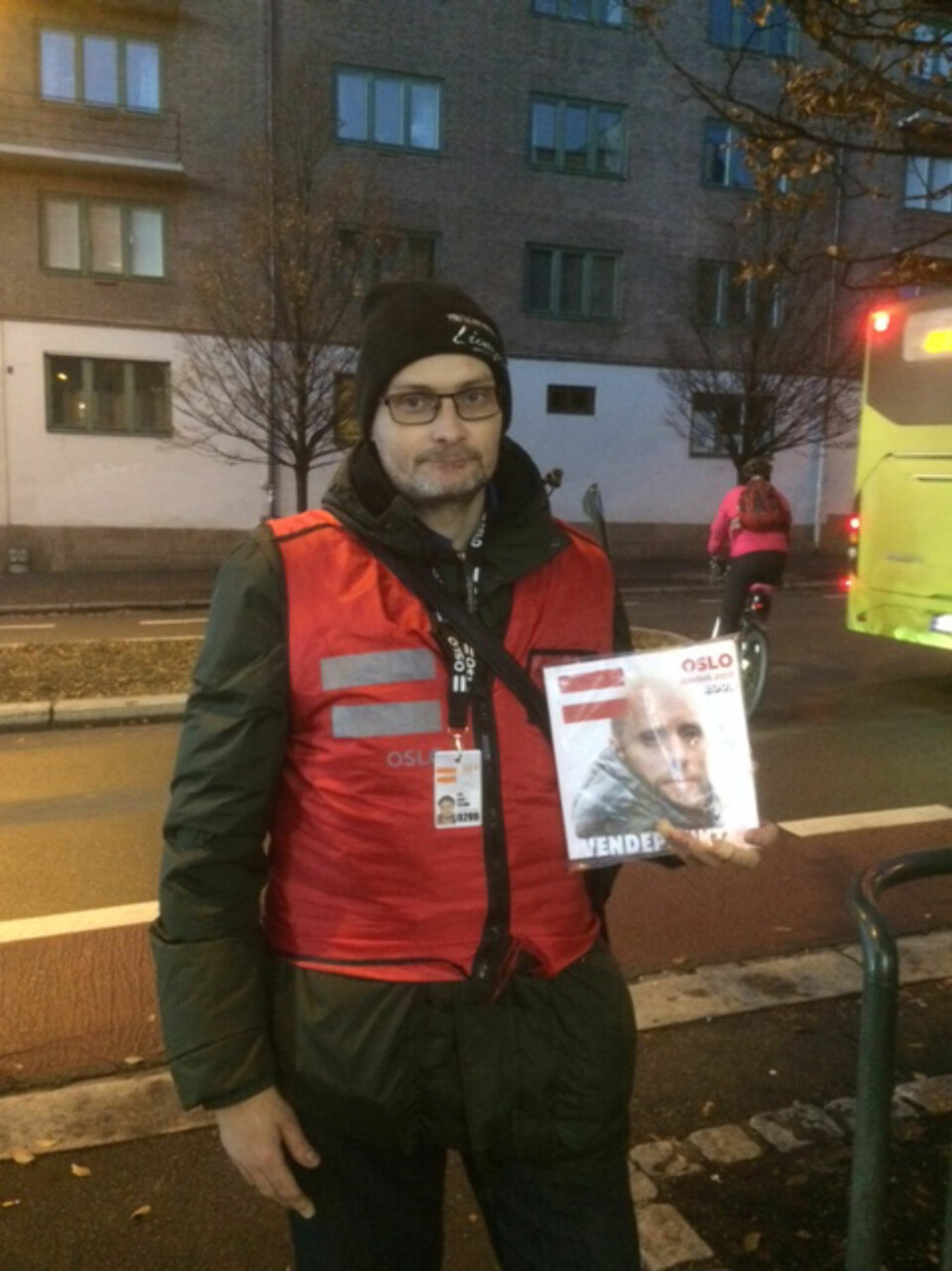 ROS: - Utenfor nærbutikken min står det en mann og selger et blad og hilser blidt på alle og gjør ikke en flue fortred og får aldri ros? Ingvild oppfordrer til å se folk, uansett hva de driver eller hvor de er i livene sine.