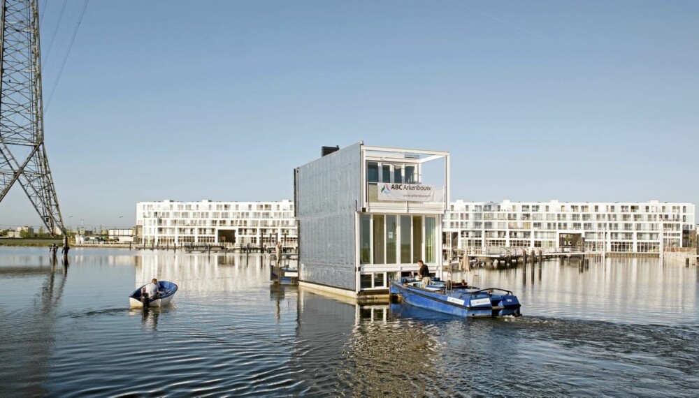 SEILES PÅ PLASS: I den nye bydelen i IJburg i Amsterdam finner vi et komplett flytende nabolag med 75 moderne vannbaserte boliger.