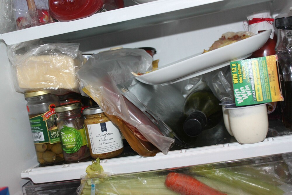 OPPBEVARING: Det er ikke tilfeldig hvor i kjøleskapet - og hvordan - du oppbevarer matvarene dine. FOTO: Trine Jensen