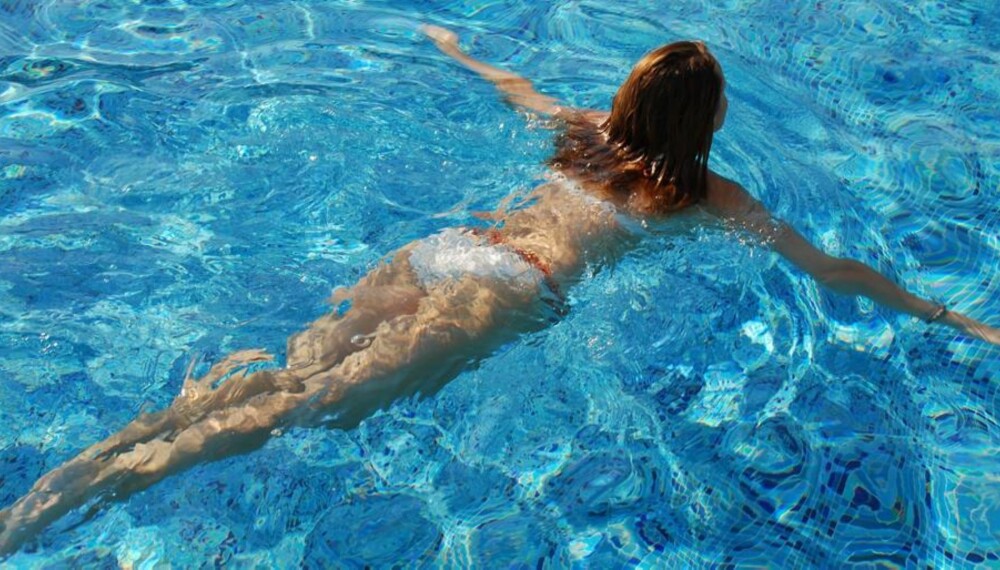Med et svømmebasseng i hagen er badesesongen et herlig avkjølende faktum.