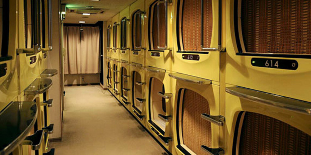 MINI-SENG: Slik kan du sove på et pod-hotell i Japan.