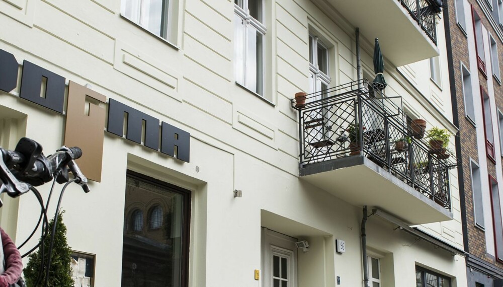 I BERLIN: Familien Myhre kjøpte ferieleilighet i Prenzlauer Berg som ligger i det som var gamle Øst-Berlin. De valgte å kjøpe i en bygård fra 1890, og naboene er fastboende. I BERLIN: Familien Myhre kjøpte ferieleilighet i Prenzlauer Berg som ligger i det som var gamle Øst-Berlin. De valgte å kjøpe i en bygård fra 1890, og naboene er fastboende.