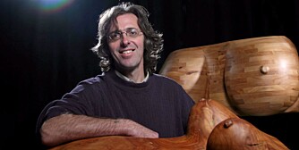 DESIGNEREN: Mario Philippona, spesialist på erotiske tremøbler.
