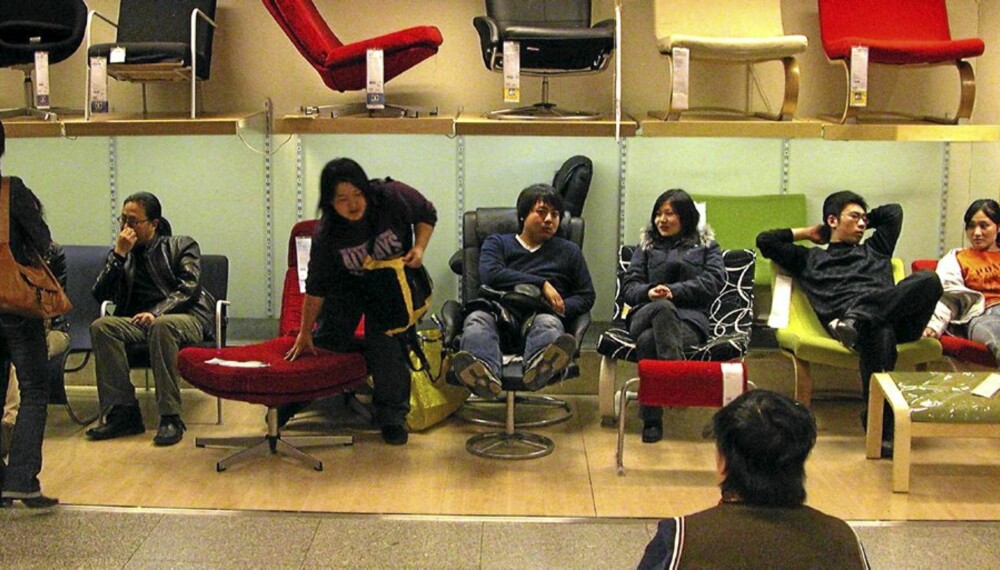 ADSPREDELSE: Kineserne tester gjerne ut stolene på Ikea, men få ender opp med å kjøpe dem. Foto: <a href="http://www.flickr.com/photos/pmorgan/5517848/">pmorgan</a> på Flicker.com. Noen <a href="http://creativecommons.org/licenses/by/2.0/deed.en_GB">rettigheter</a> reservert. ADSPREDELSE: Kineserne tester gjerne ut stolene på Ikea, men få ender opp med å kjøpe dem. Foto: <a href="http://www.flickr.com/photos/pmorgan/5517848/">pmorgan</a> på Flicker.com. Noen <a href="http://creativecommons.org/licenses/by/2.0/deed.en_GB">rettigheter</a> reservert.