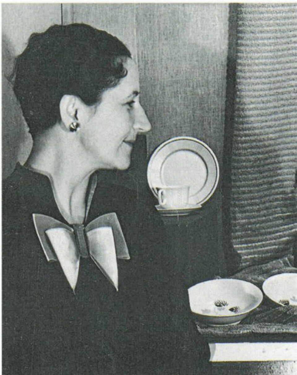 Nora Gulbrandsen (1894-1978)
Er en pionerskikkelse med sitt porselen prydet av blant annet geometriske Art deco-mønstre. Hun ble anerkjent langt utenfor landets grenser.