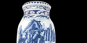 VERDIFULL: Denne Qing-vasen ble brukt som paraplystativ. Eierne fikk 5,8 millioner kroner for den.