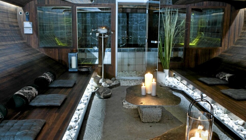 ZEN LOUNGE: Mellom krumme trevegger kan man nyte et avslappet båtliv.
